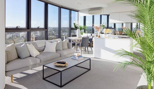 Panoramic Elegance Stylish off Chapel St with Pool