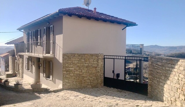 Panoramic house, swimming pool, between langhe and monferrato in Castelletto d'Erro
