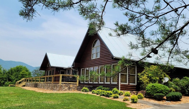 Panoramic Happiness ~ Majestic Mountain Views ~ 5000SF ~ Easy Access