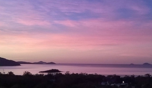 Panoramic Island & Ocean Views. Great for Family's & Groups. 2 minutes to Beach