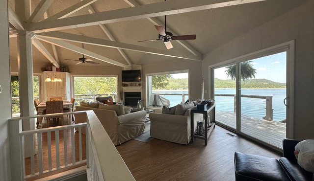 Panoramic Lakeviews! Direct Lakefront Access! Gentle sloping beach! 4 Kayaks!