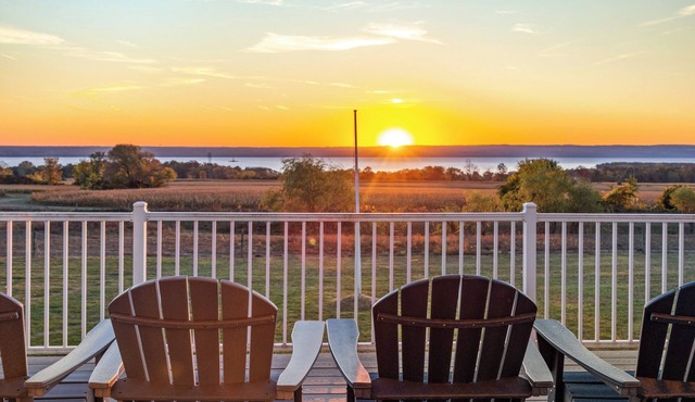 Panoramic lake view retreat with firepit! Centrally located on Wine Trail!