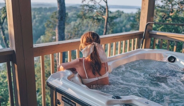 Panoramic Lake View Cabin with Hot Tub