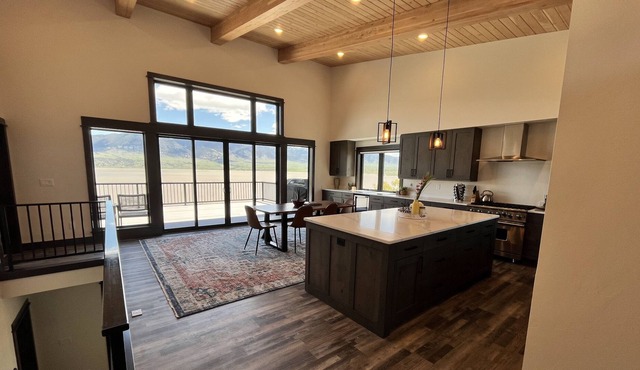 Panoramic Lakeview Cottage
