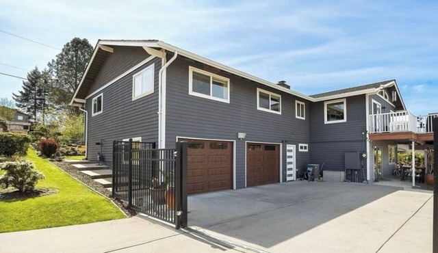 Panoramic Lakeview Retreat-Hot Tub-AC