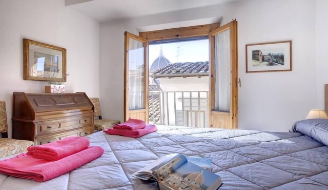 Panoramic Last-Floor with Elevator Historic Center 200 meters from Duomo WIFI in Firenze