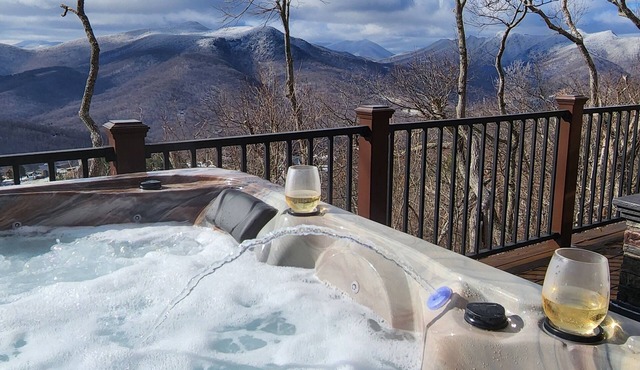 Panoramic Long Range Mountain Views on 4ac, Hot Tub, Pool Table, Arcade, Firepit