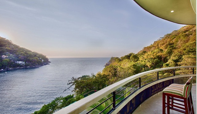 Panoramic Luxury Suite With Ocean, Gardens and Swimming Pool View