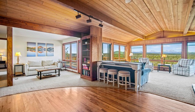 Panoramic Mountain & River Views. Home Plus 3 Master Suite Bungalows.A/C, Fireplace. W/D. Solitude.