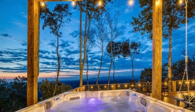 Panoramic Mountain & Sunset View · 3 King Suites · Sauna · XL Hot Tub · Fire Pit