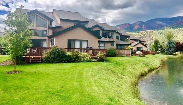 Panoramic Mountain Views, Stream in the back, on the Golf Course! A/C, Hot Springs!