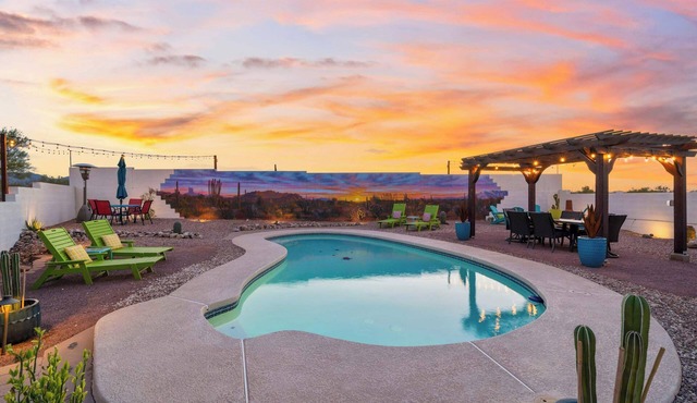 Panoramic Mountain Views, Heated Pool, 2 Kitchens