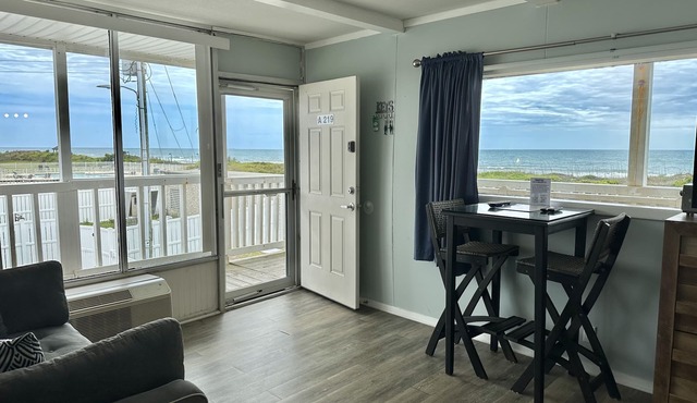 PANORAMIC OCEAN VIEW CONDO W/DIRECT ACCESS TO A SECLUDED BEACH!