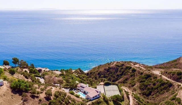 Panoramic Ocean View, 7 bedroom Gated Villa, Pool & Tennis Court - 2 buildings