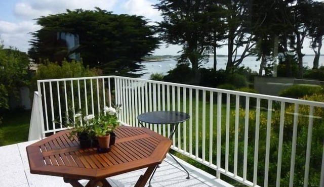 PANORAMIC OCEAN VIEW and direct access to the beach!