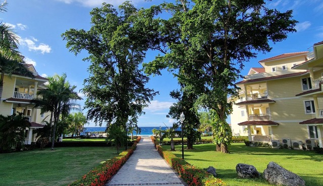 Panoramic Ocean View Condo Private Beach Pool. Free weekly maid service.