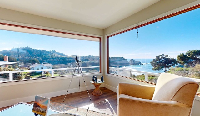 Panoramic Ocean View Home in Elk with Beach Access