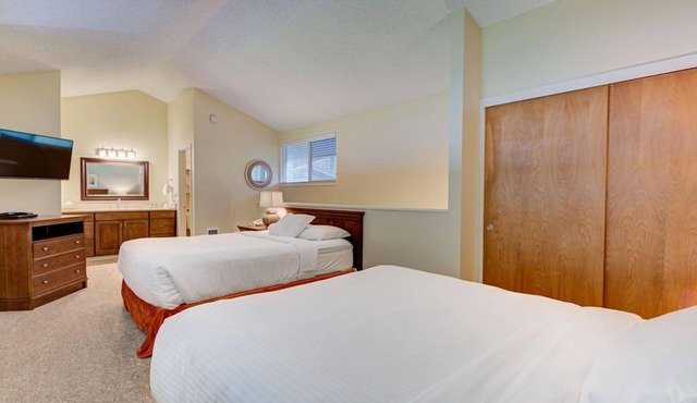 Panoramic Ocean-View Loft | Queen Beds | Kitchen