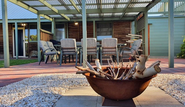 Panoramic Ocean Views | 250m to Beach | Cosy Coastal Retreat with Deck, Wi-Fi, Games, & Creda Heater