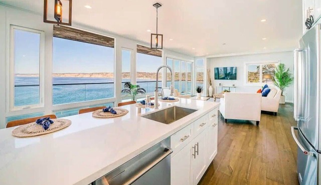 Panoramic Ocean Vistas With Hot Tub and Firepit