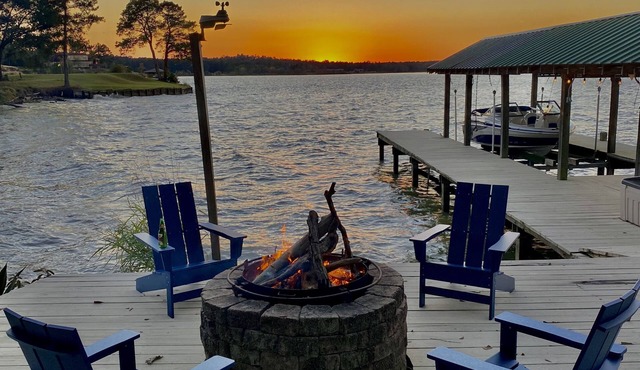 Panoramic Paradise - 1.5 acre Waterfront Lake Livingston Home