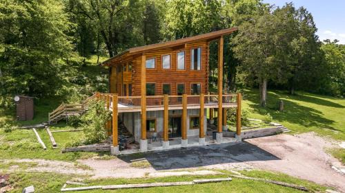 Panoramic Paradise 3BR Cabin with Idyllic Views