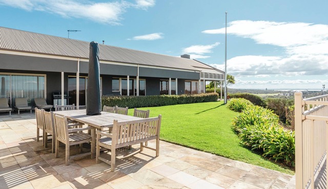 Panoramic Portsea: 5 BR, 6.5 BA House in Portsea, Sleeps 10