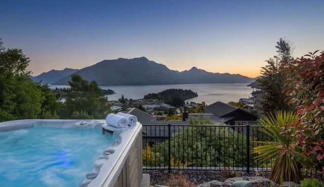 Panoramic Queenscliff | Great location | Spa with a view