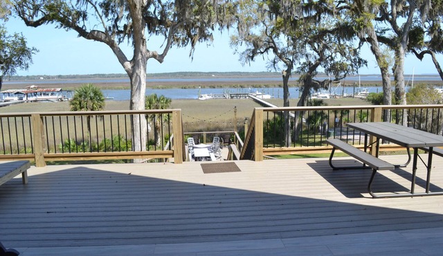 Panoramic river views next to Sunbury Crab Co