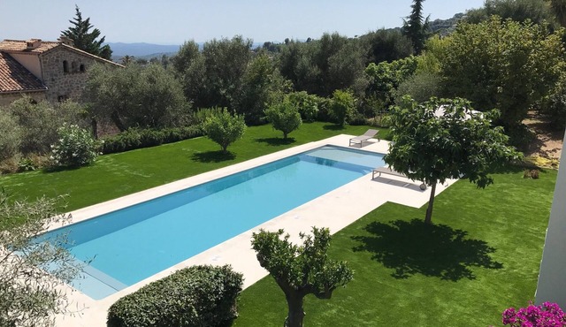 Panoramic seaview. Walk to medieval village. 25min to Nice airport.