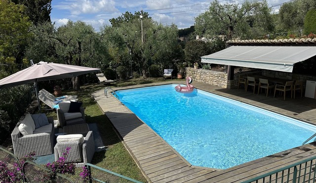 Panoramic sea & hill views, large swimming pool, poolhouse with BBQ