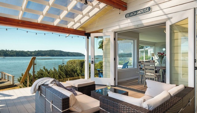 Panoramic Sea & Mt. View Retreat in Port Orchard