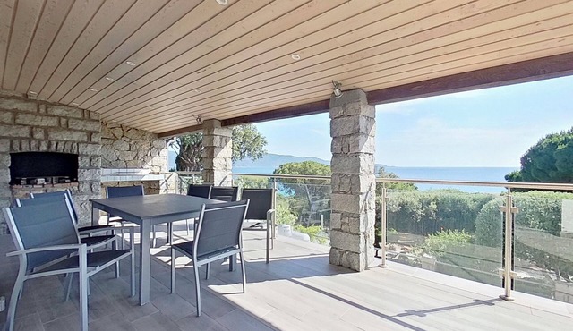 Panoramic sea view, 8-person apartment