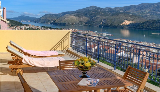 Panoramic Sea Views. Private terrace. Walking distance to center and beaches.