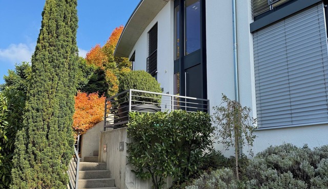 Panoramic spacious House with Garden & Garage. Sleep 6. Kids welcome. No pets.