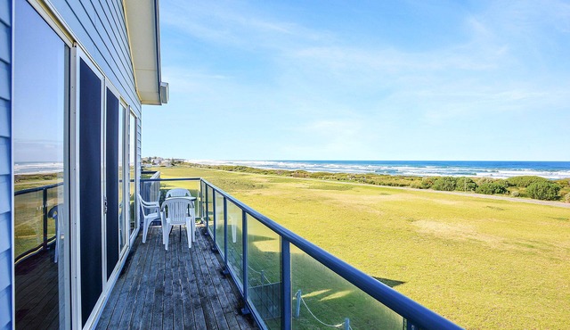 Panoramic Surf Coast Views - Nothing but Lawn to the Ocean