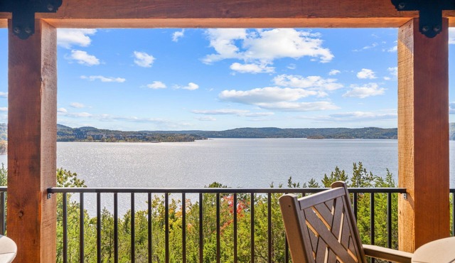 Panoramic Table Rock Lake Views with Hot Tub, Games & Free Branson Attraction Tickets