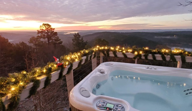 Panoramic Vistas Beautiful Contemporary Mountain Retreat for 1-8 Nature Lovers!