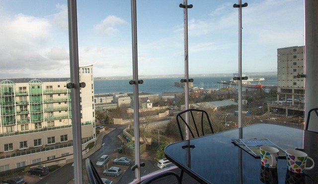 PANORAMIC VIEW, family friendly, with pool in Castletown, Portland