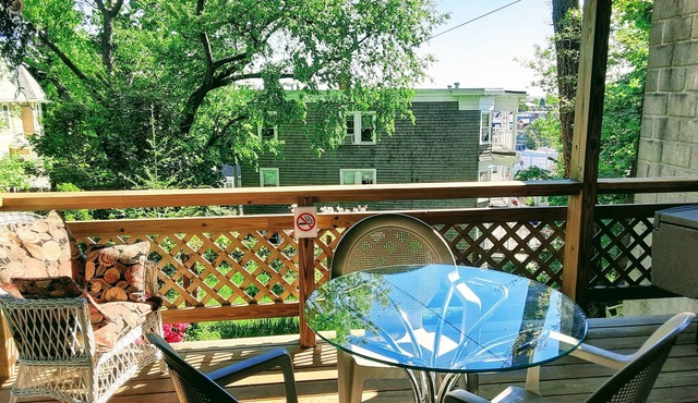 Panoramic view, large deck, ground floor apartment, walk to subway and beach