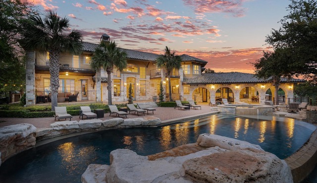 Panoramic Views! 180' of Lake Travis - April & June 2026 specials