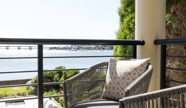 Panoramic views, 5-bedroom waterfront