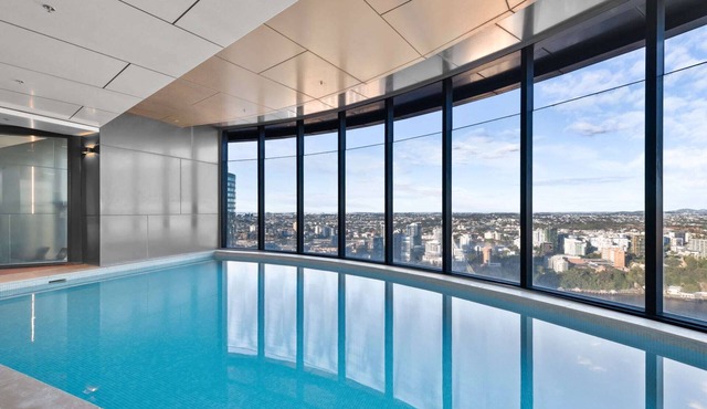 Panoramic Views Apartment & High-Rise Pool and Gym