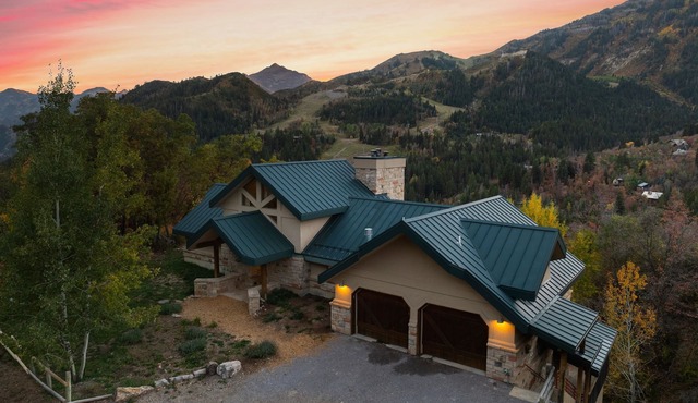 PANORAMIC VIEWS - Hot Tub - 4 Bedroom Mountain Home