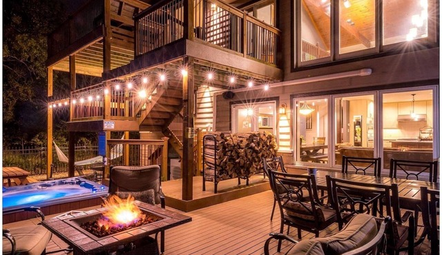 Panoramic views, Hot Tub, Sauna, Firepit, Sand Vball, Foosball, Dunes Nat`l Park