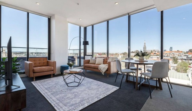 Panoramic views in the heart of Richmond, 2 BRs!