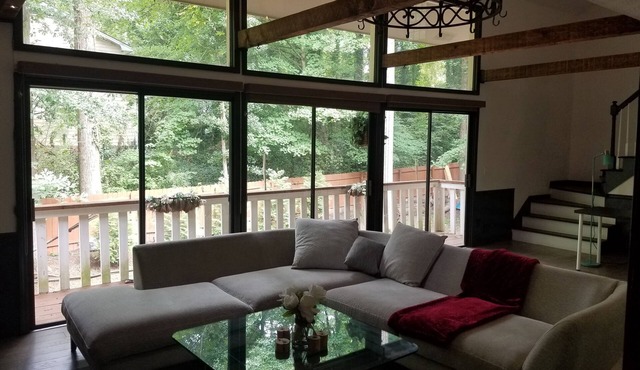 panoramic views, large hot tub/jacuzzi, cozy