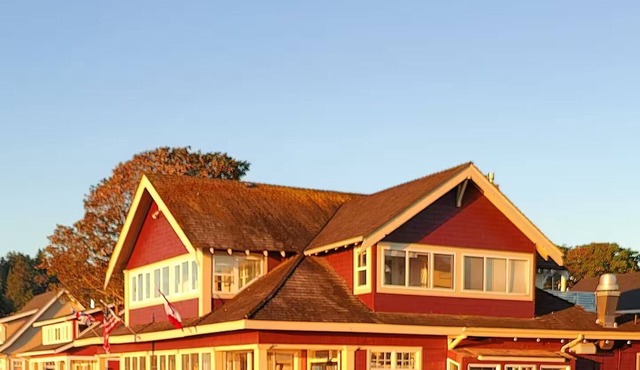 Panoramic Views - Maple Beach Waterfront Apartment