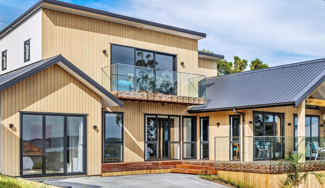 Panoramic views on the Peninsula