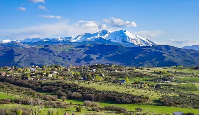 Panoramic Views of Elk Range & Sopris Mountain + Hot Tub and Beautiful Views!